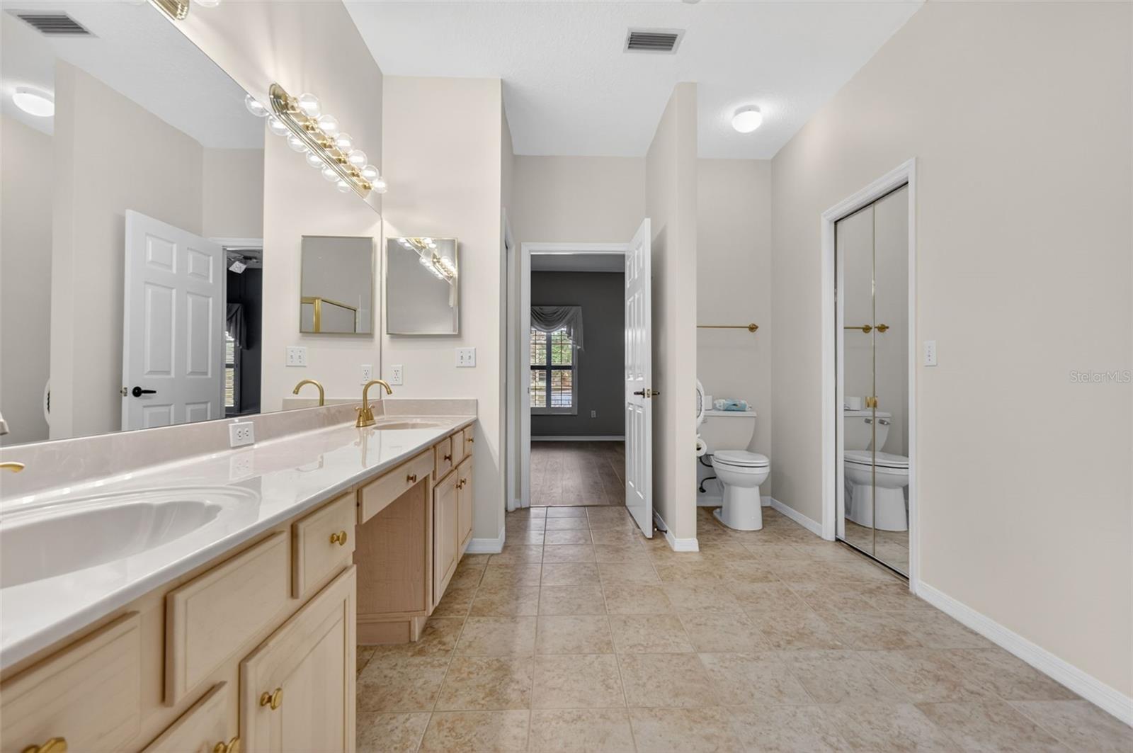 4856 Westchester Ct Property Photo 14
