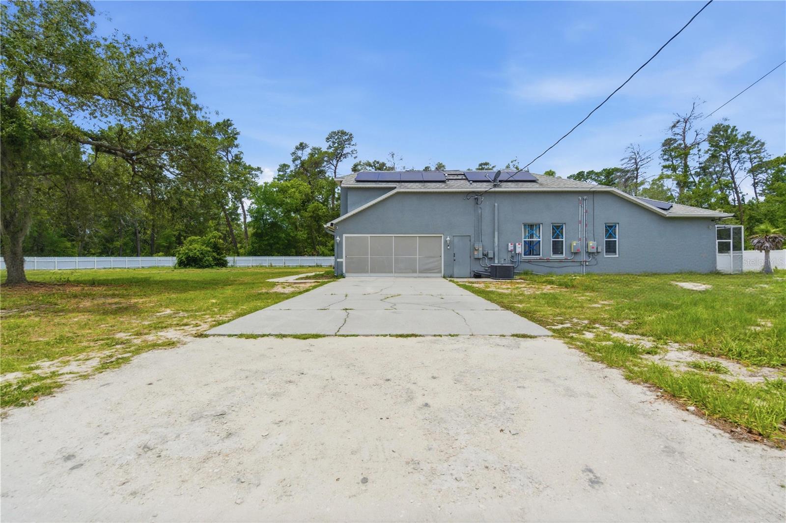 8424 Balm St Property Photo 9