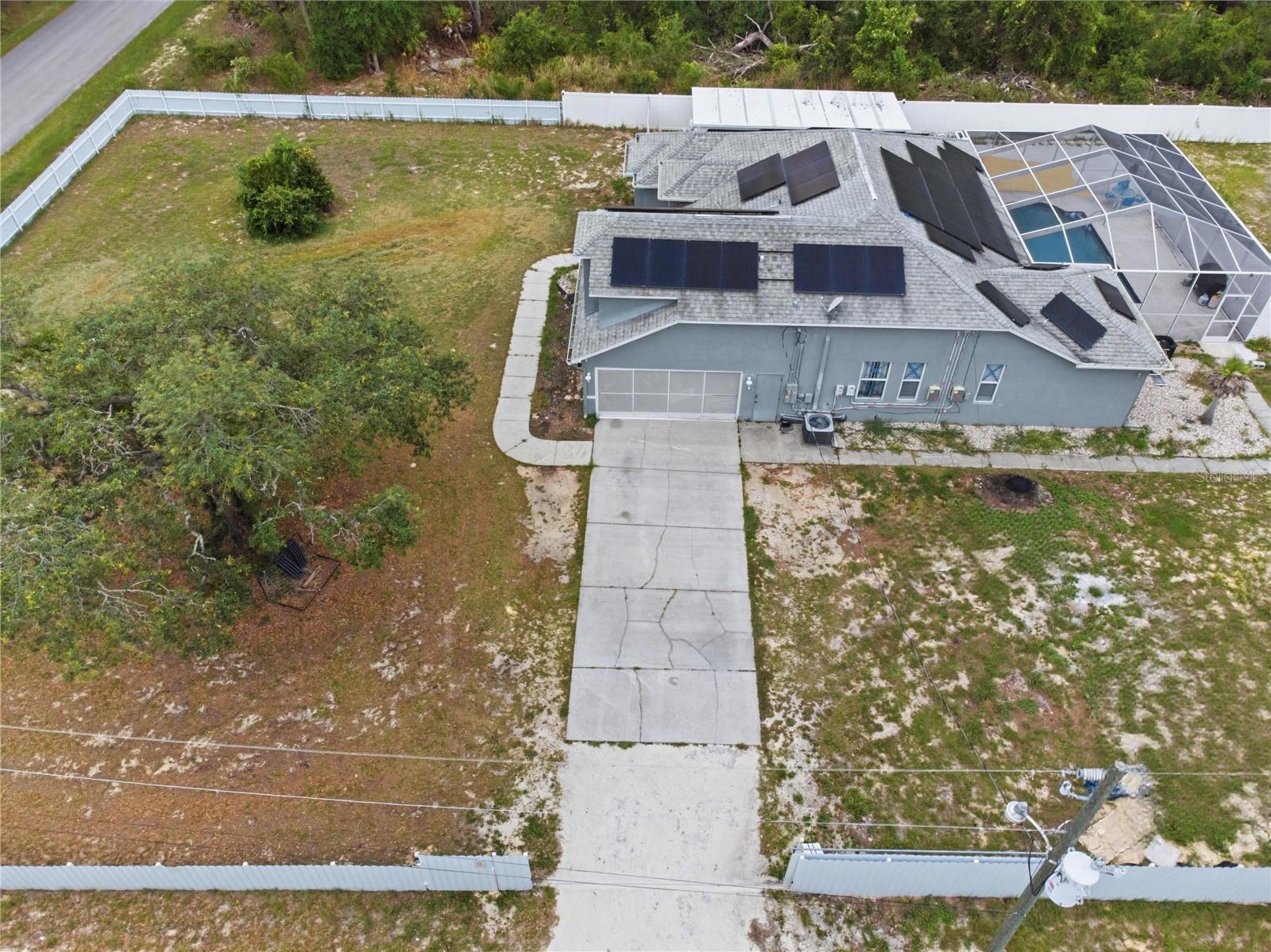 8424 Balm St Property Photo 10