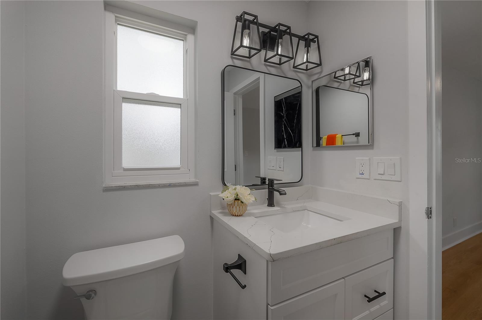 1911 W Cherry St Property Photo 16