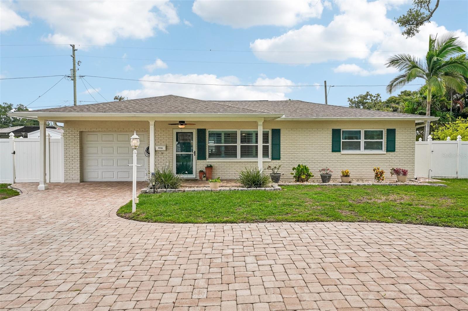 9725 48th Pl N Property Photo 1