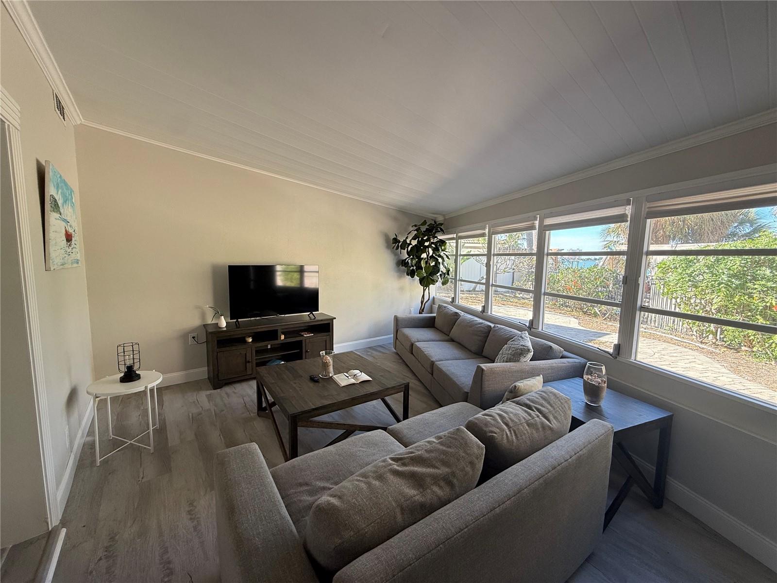 6407 1st Palm Pt Property Photo 4