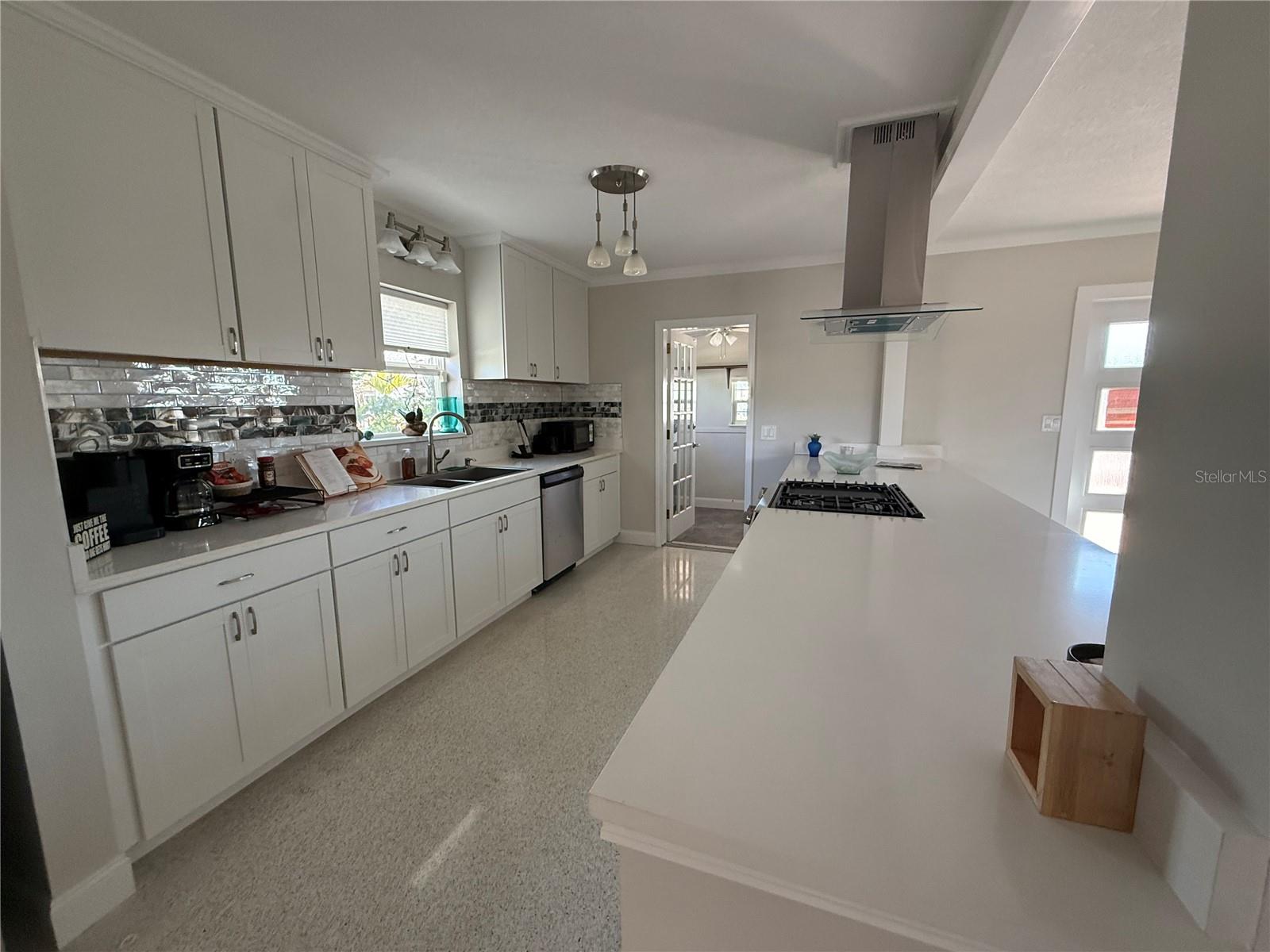 6407 1st Palm Pt Property Photo 7