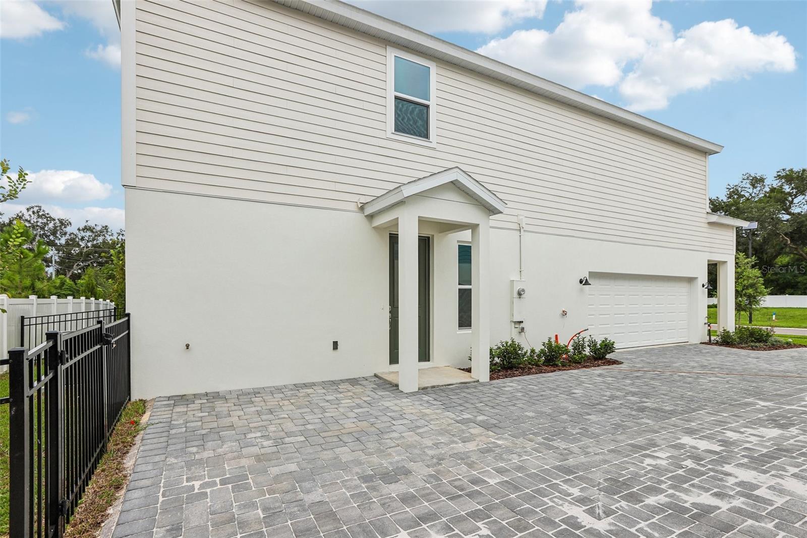 607 Silver Stream Ct Property Photo 2