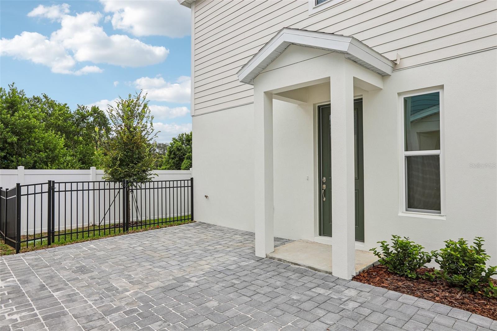 607 Silver Stream Ct Property Photo 3