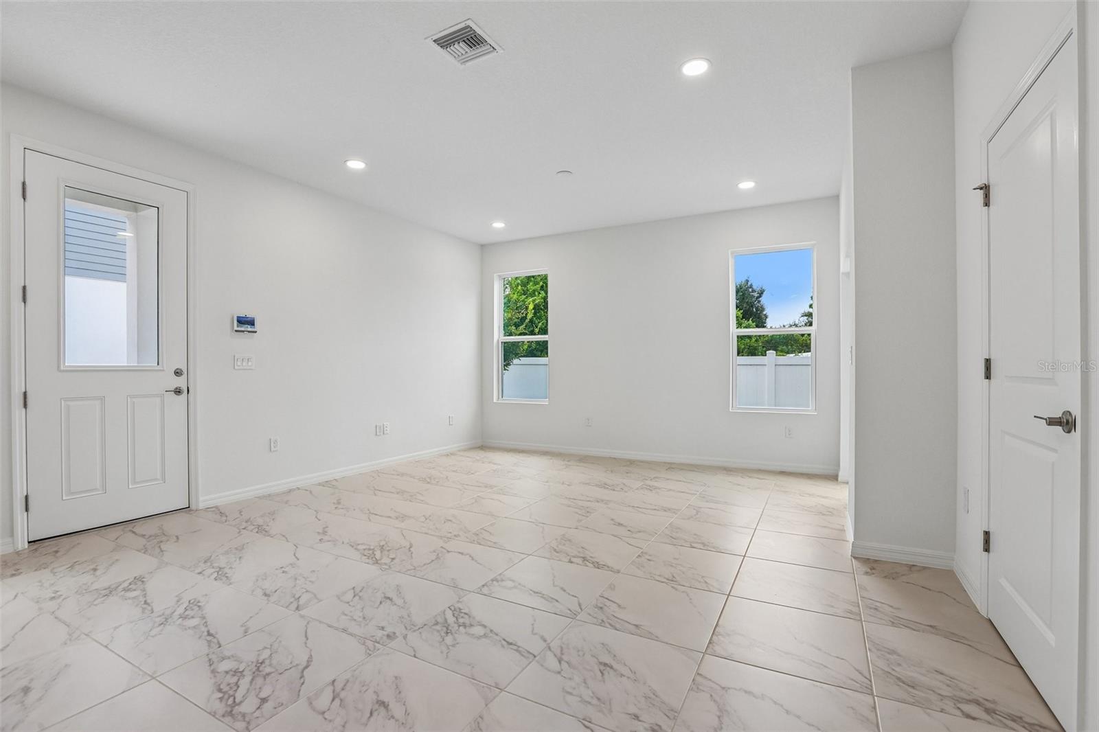 607 Silver Stream Ct Property Photo 4