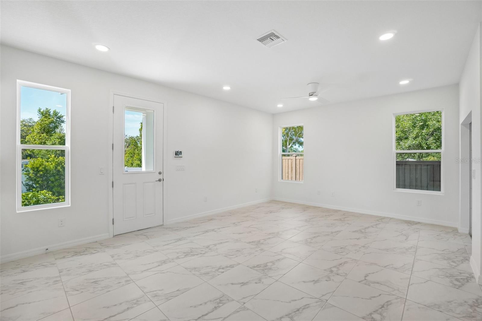 607 Silver Stream Ct Property Photo 6