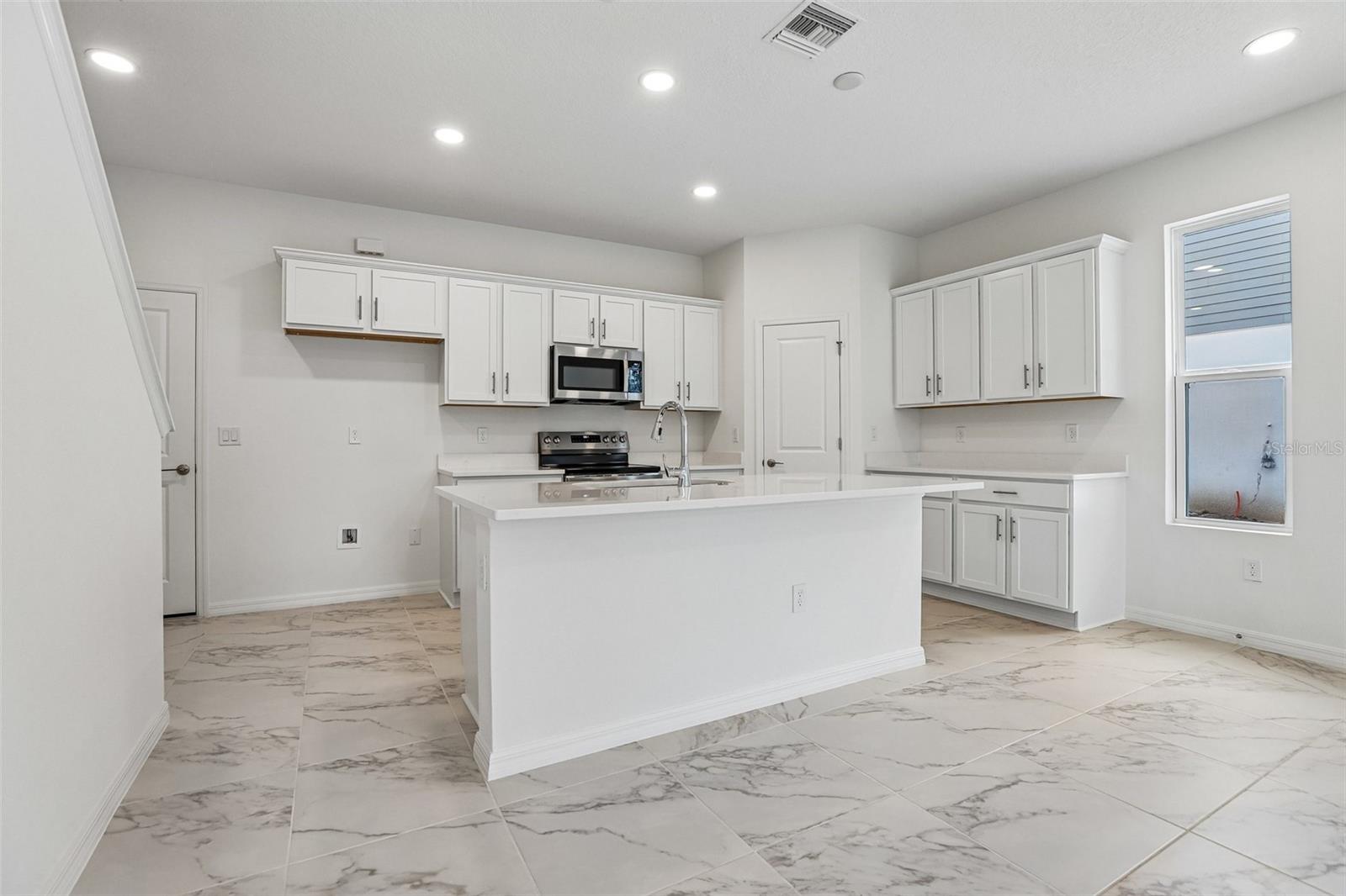 607 Silver Stream Ct Property Photo 6