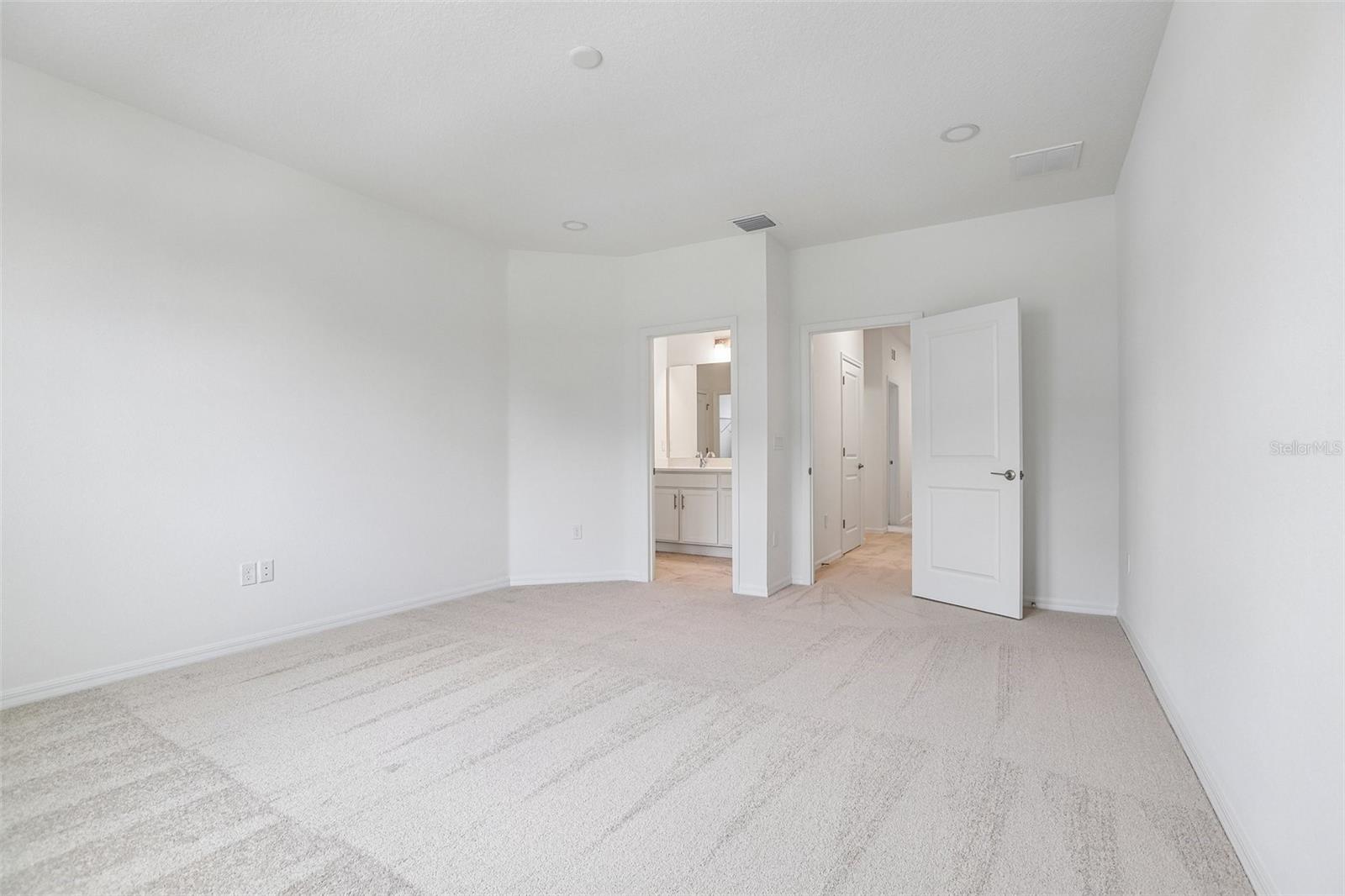 607 Silver Stream Ct Property Photo 28