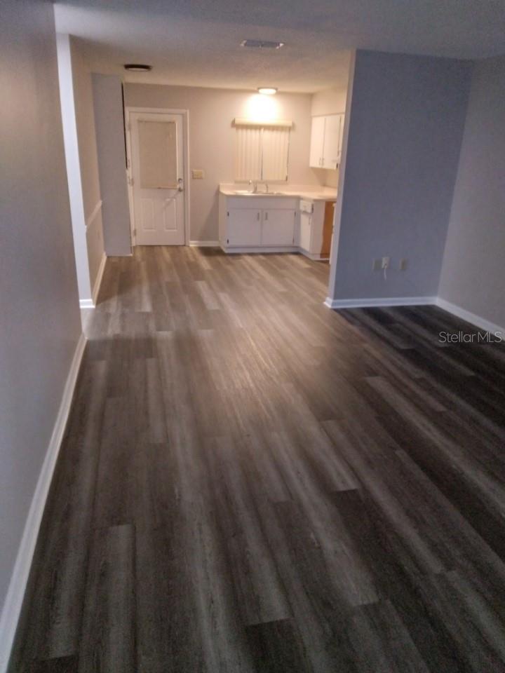 27 W Raymond St Property Photo 2