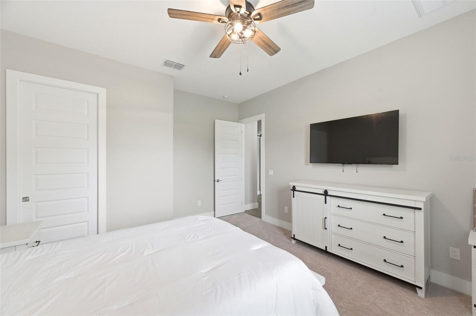 37904 Trilby Rd Property Photo 34