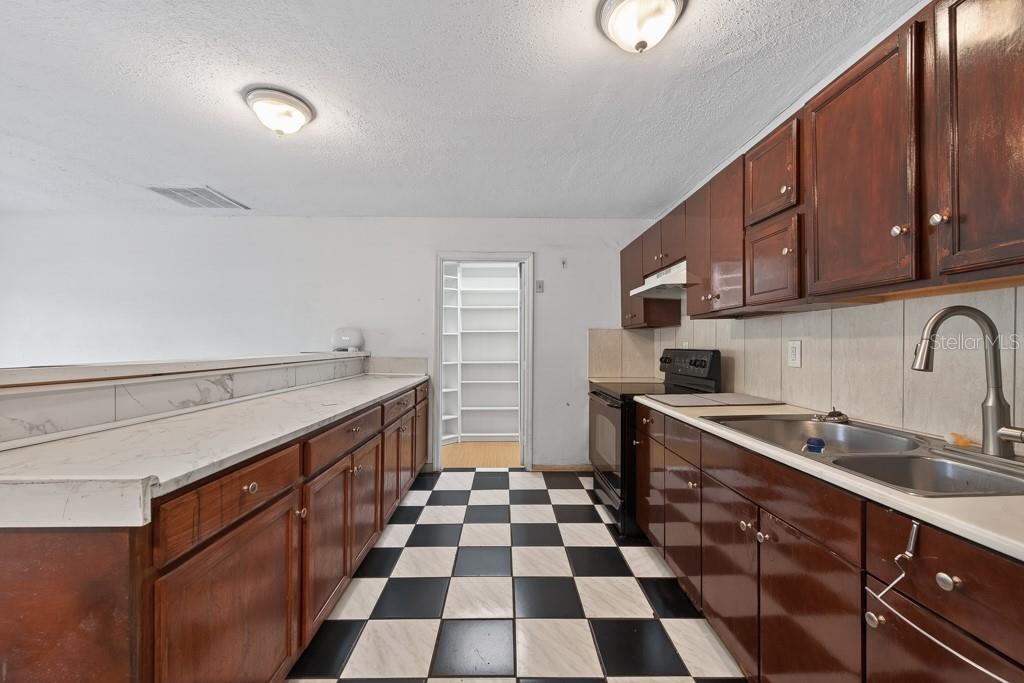 5127 Pine St Property Photo 9