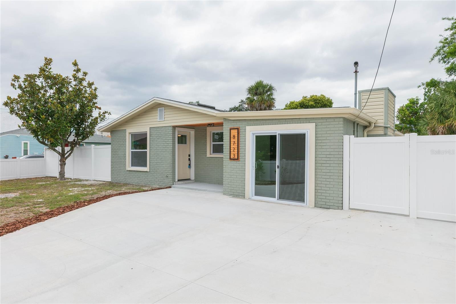 8723 N River Forest Cir Property Photo 1