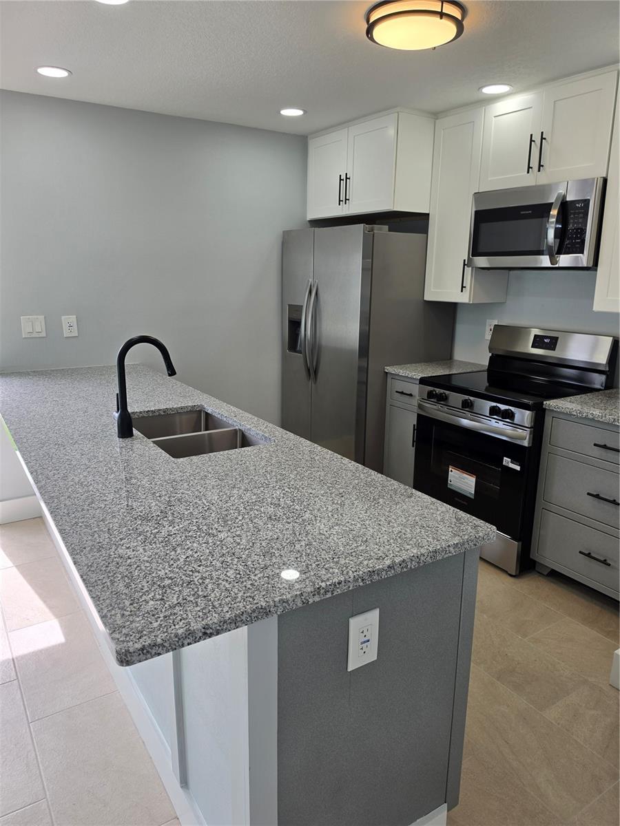145 131st Ave E #3 Property Photo 2