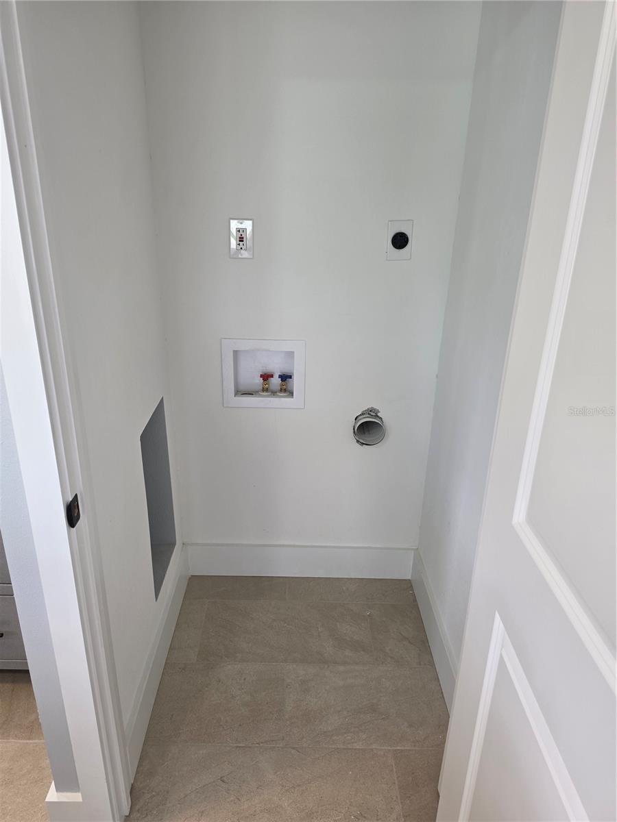 145 131st Ave E #3 Property Photo 8