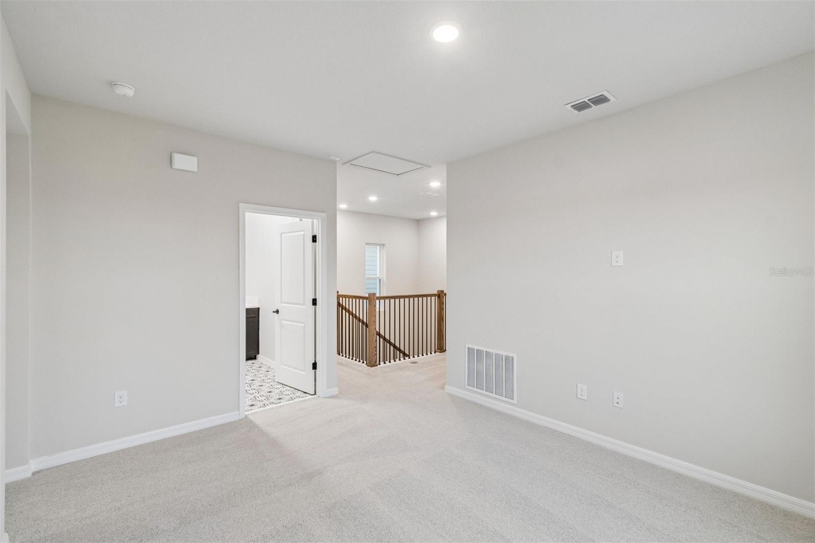 3211 Voyager Ave Property Photo 12
