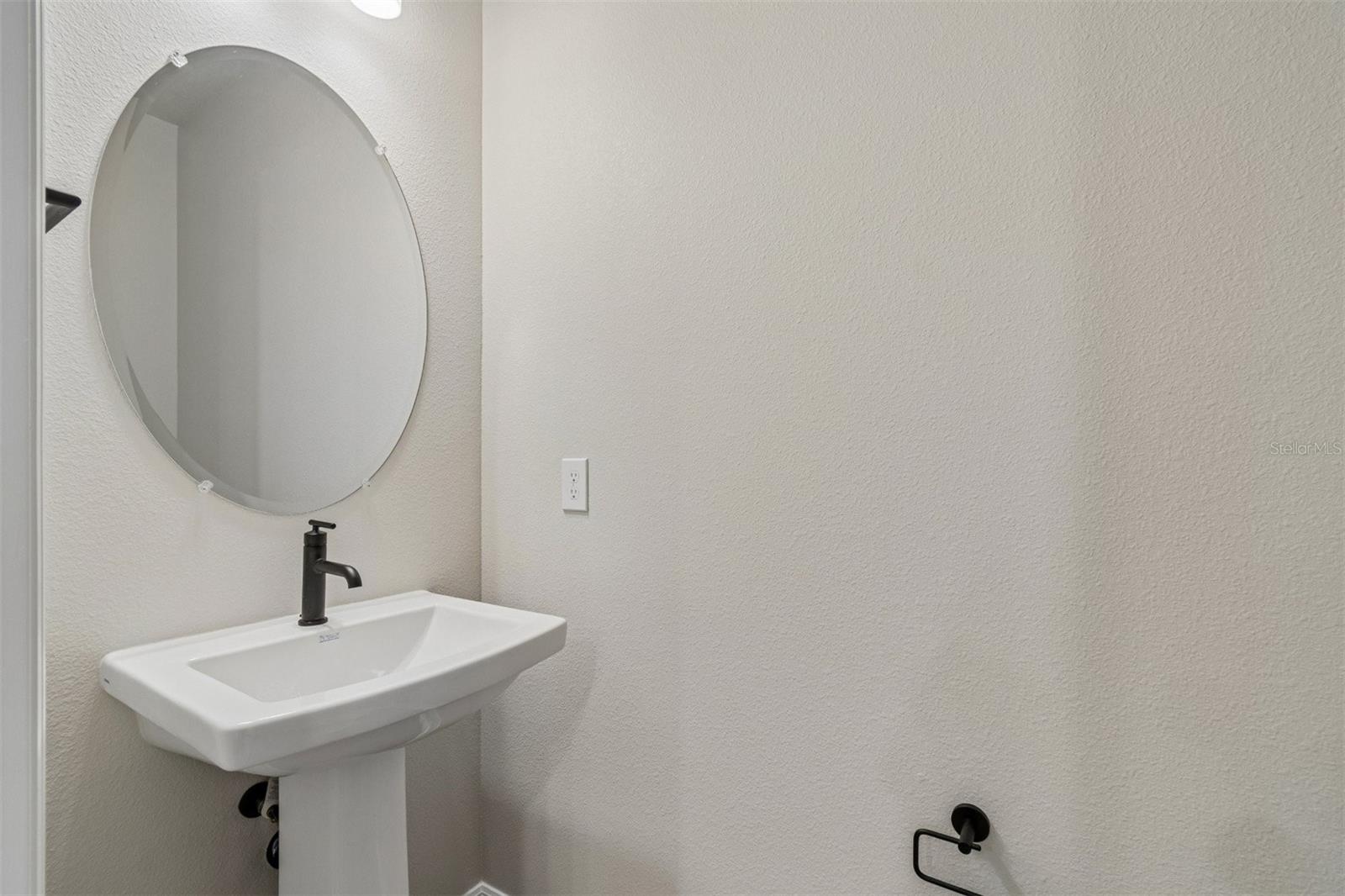 3211 Voyager Ave Property Photo 25