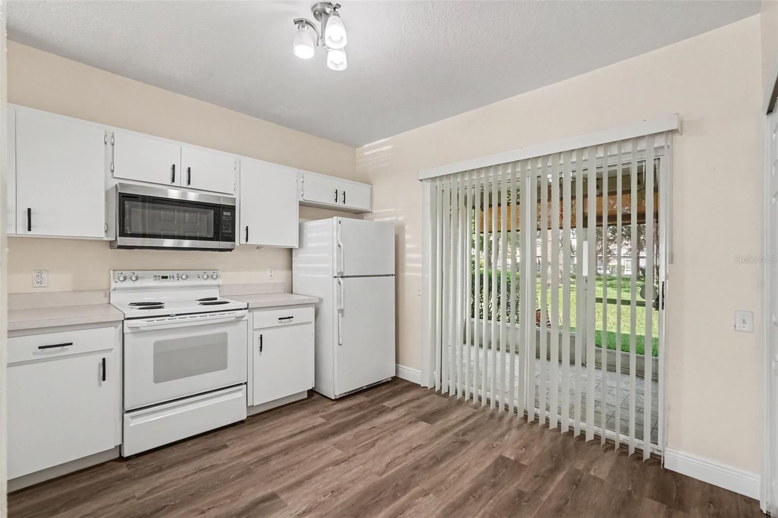 12369 Berkeley Square Dr Property Photo 8