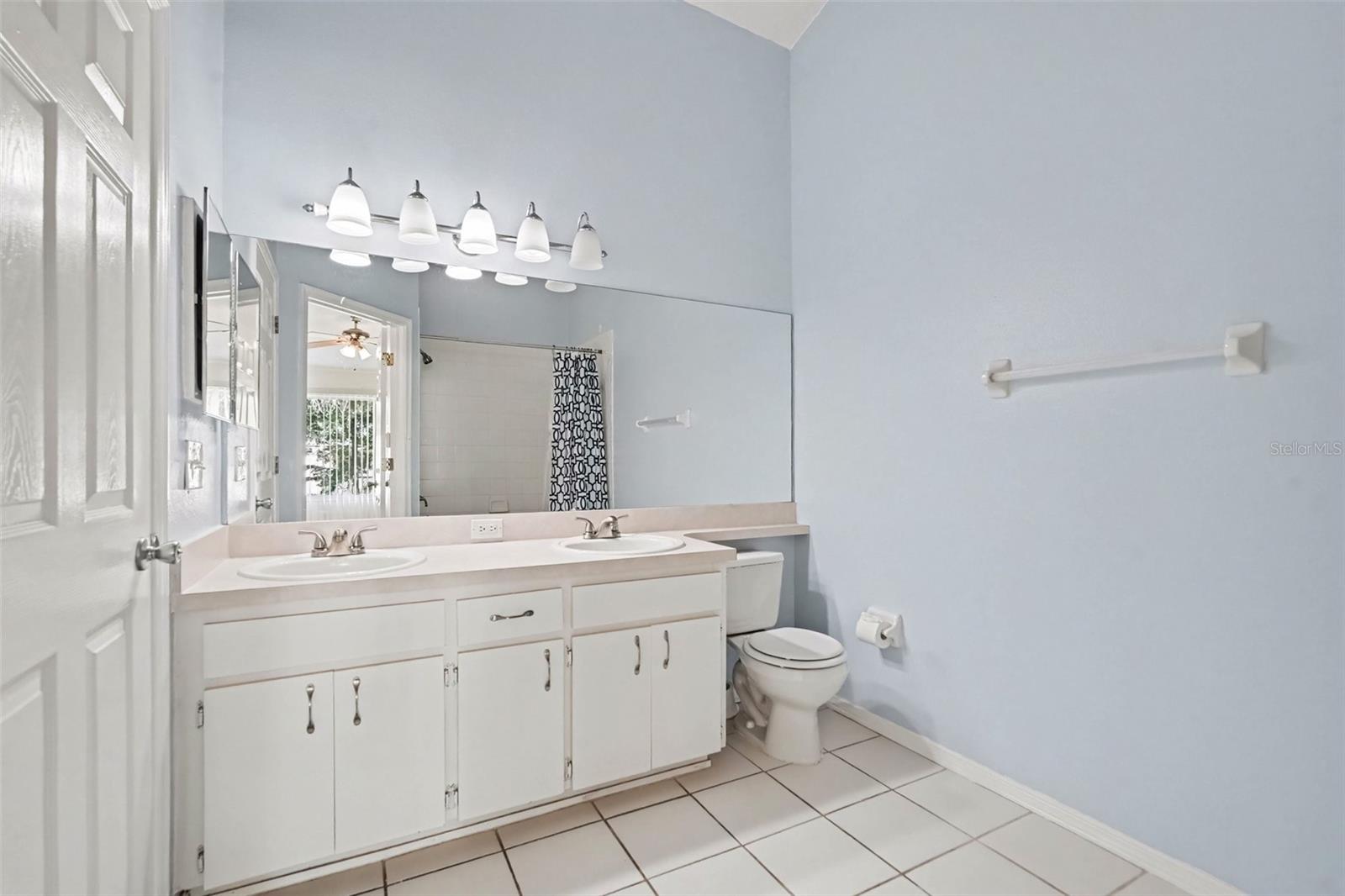 12369 Berkeley Square Dr Property Photo 14