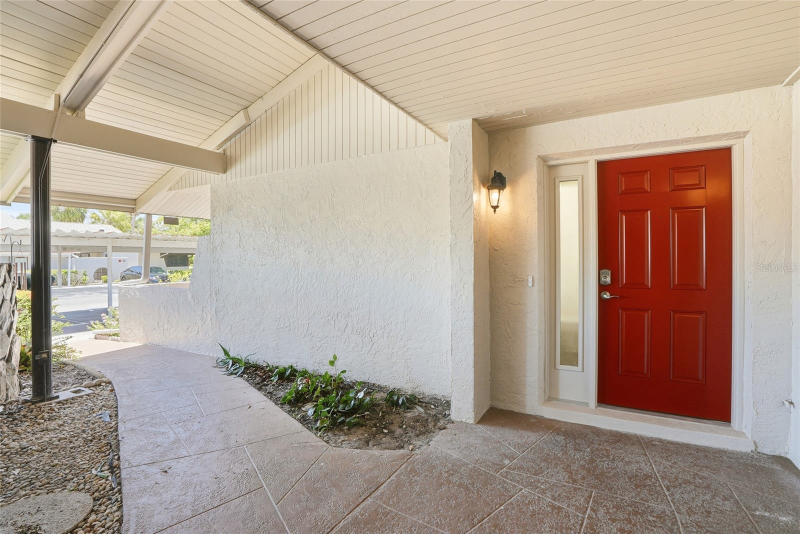 1208 14th Cir Se Property Photo 3