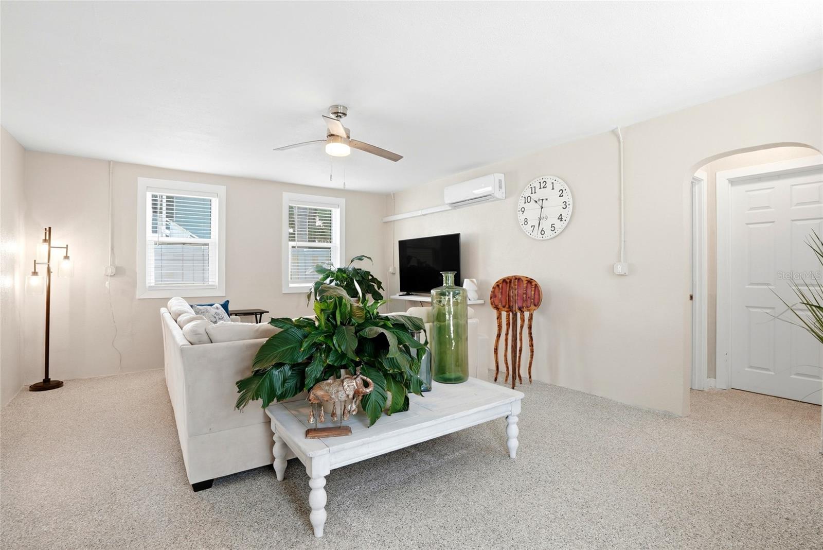 14135 Palm St Property Photo 4