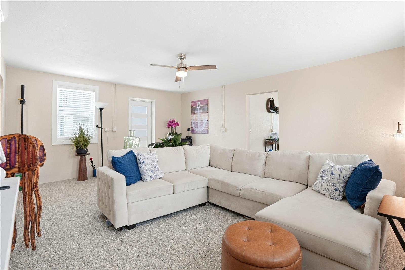 14135 Palm St Property Photo 6