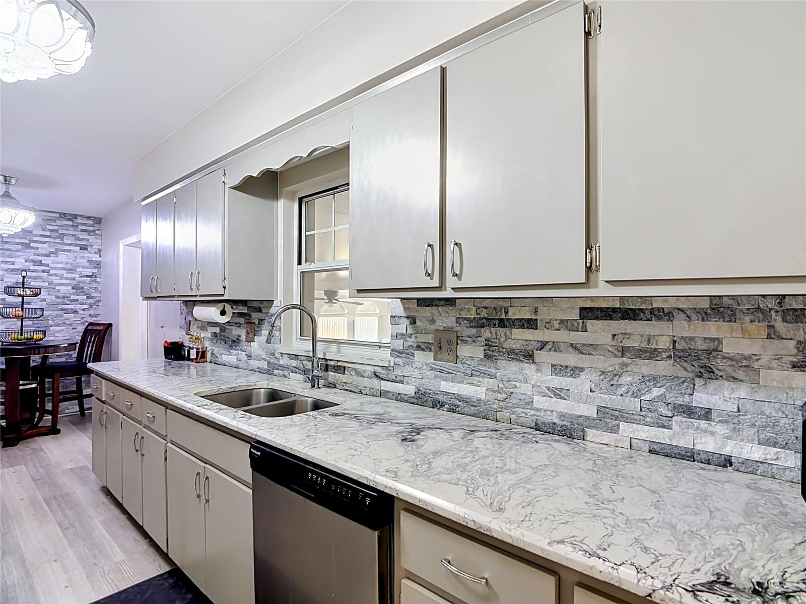 331 Bay St Property Photo 16