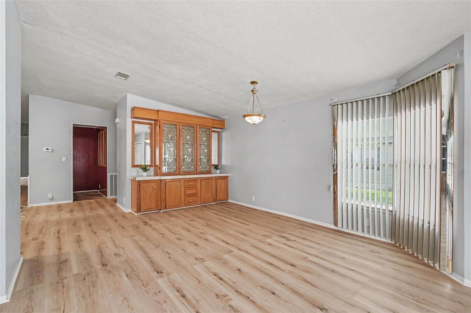 9178 Admiral St Property Photo 5