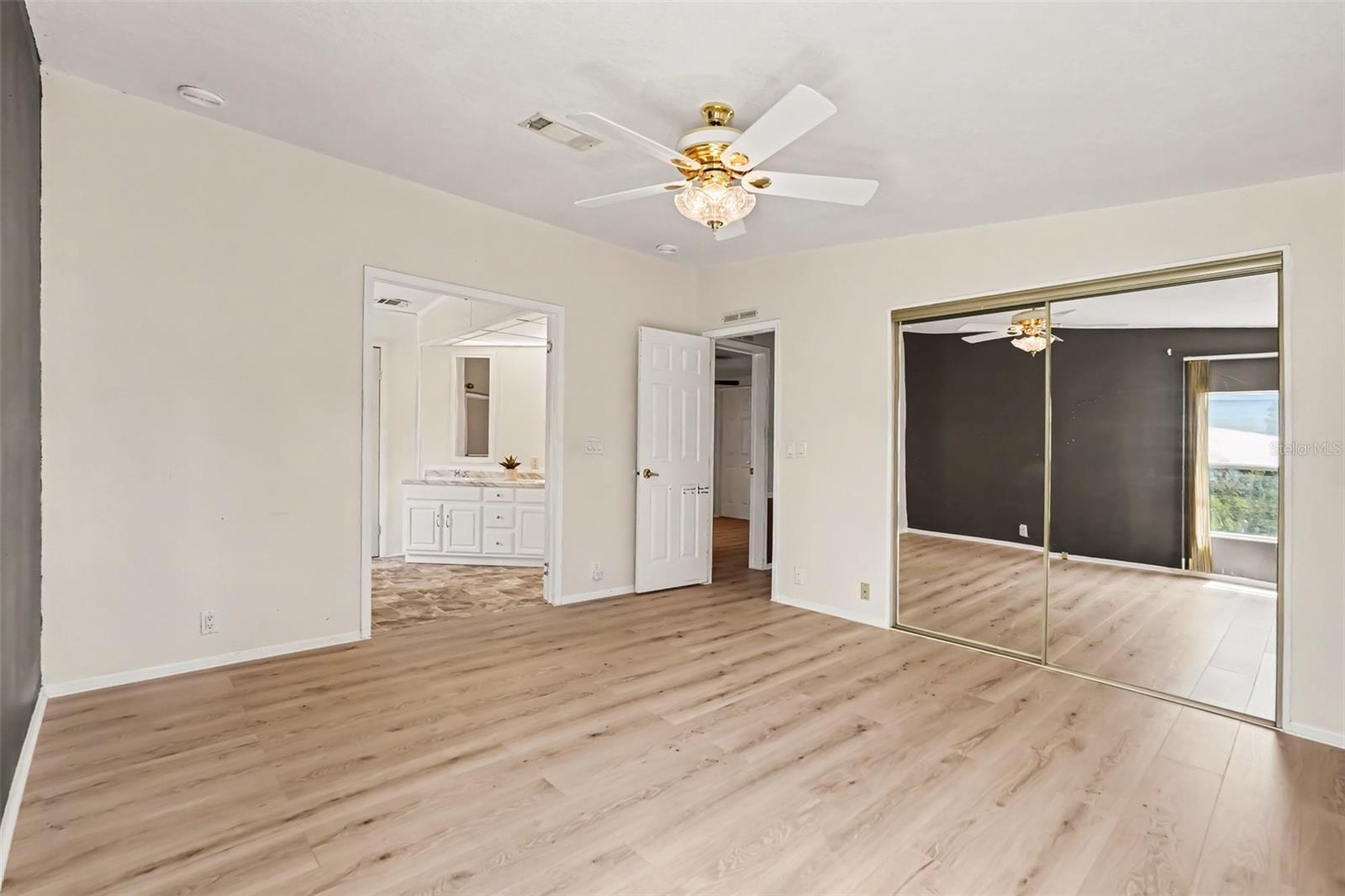 9178 Admiral St Property Photo 8
