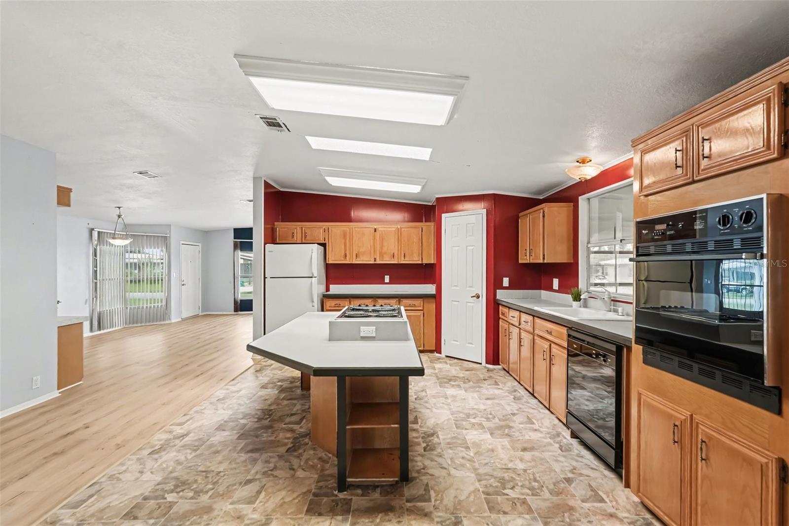 9178 Admiral St Property Photo 10