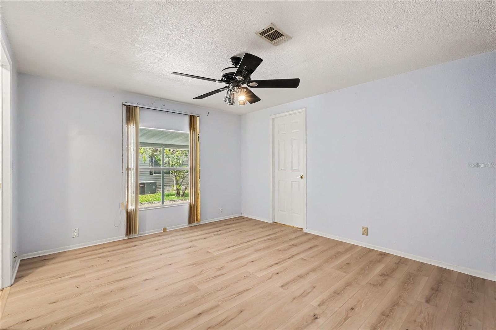 9178 Admiral St Property Photo 14