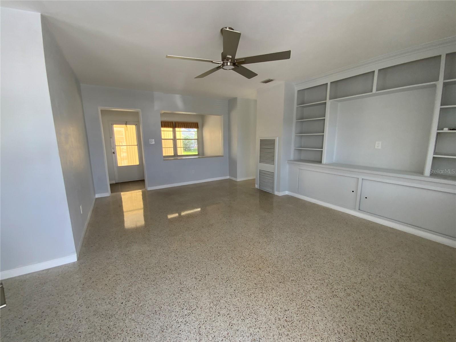1404 Corey Way S Property Photo 5