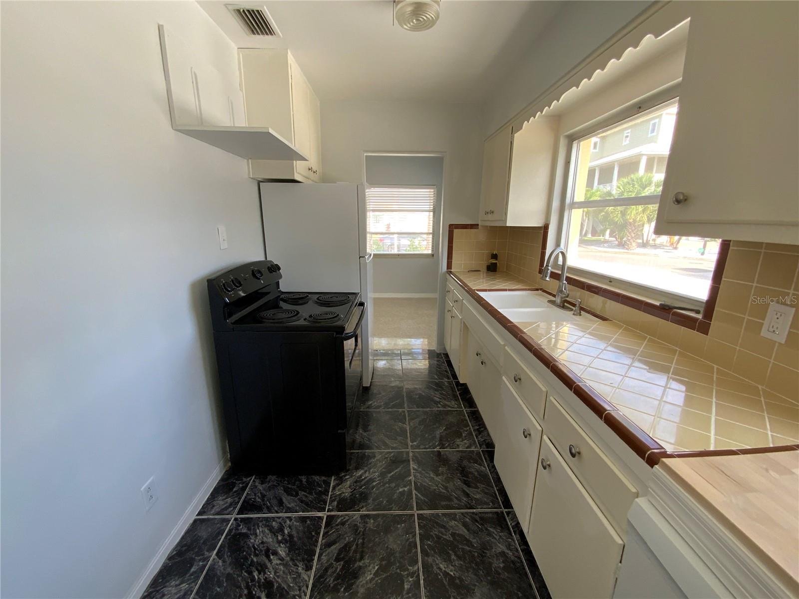 1404 Corey Way S Property Photo 8