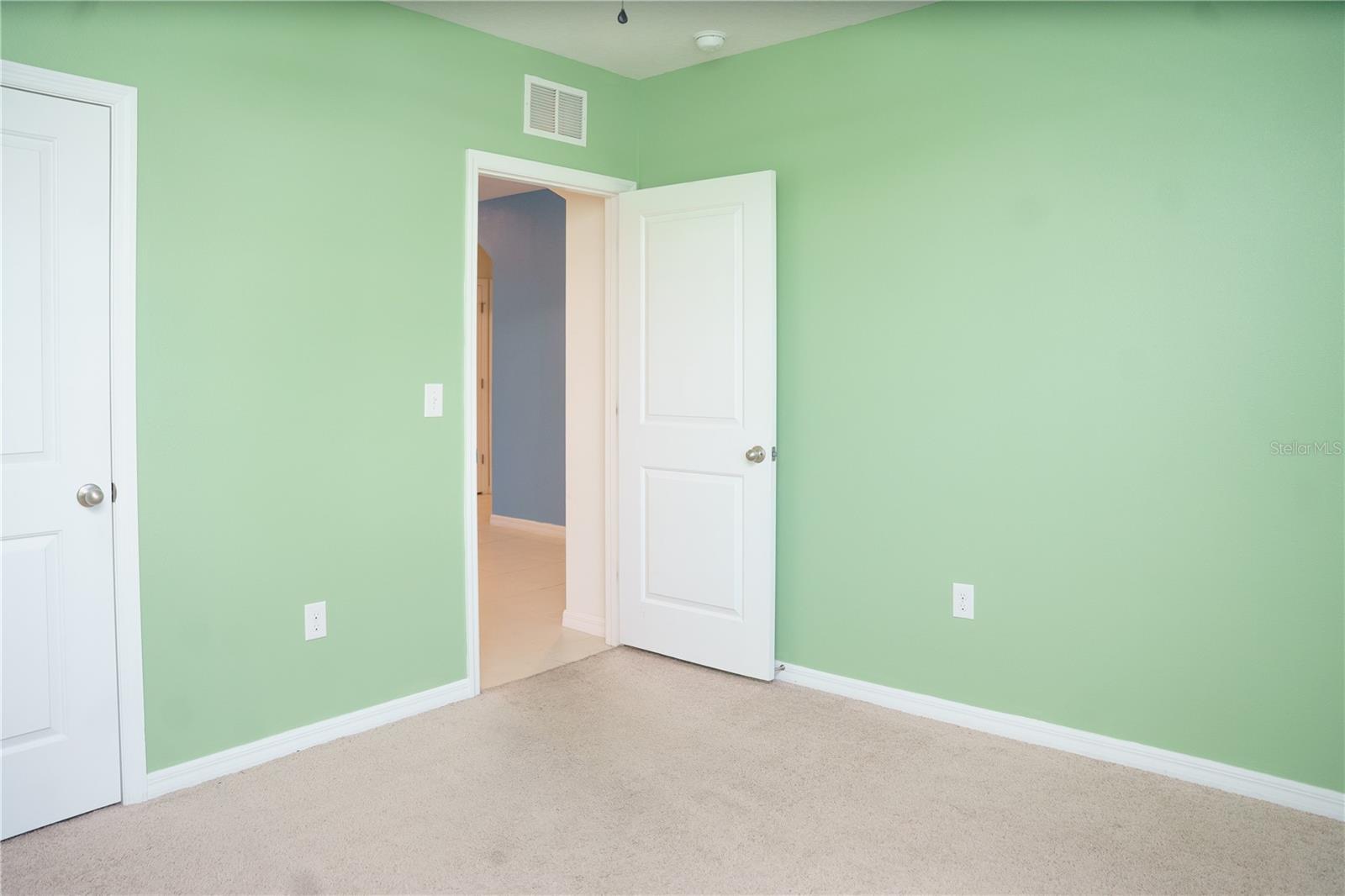 2614 Greenleaf Ter Property Photo 6