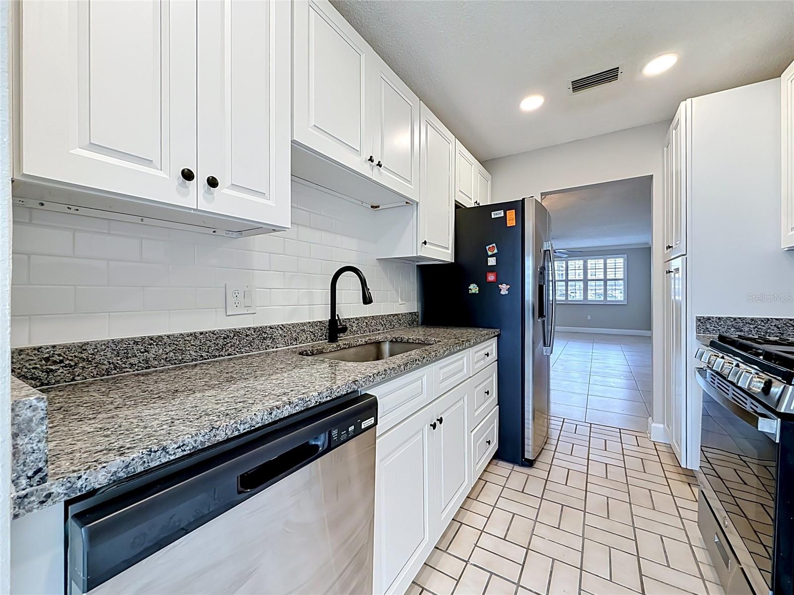 6025 Shore Blvd S #106 Property Photo 12