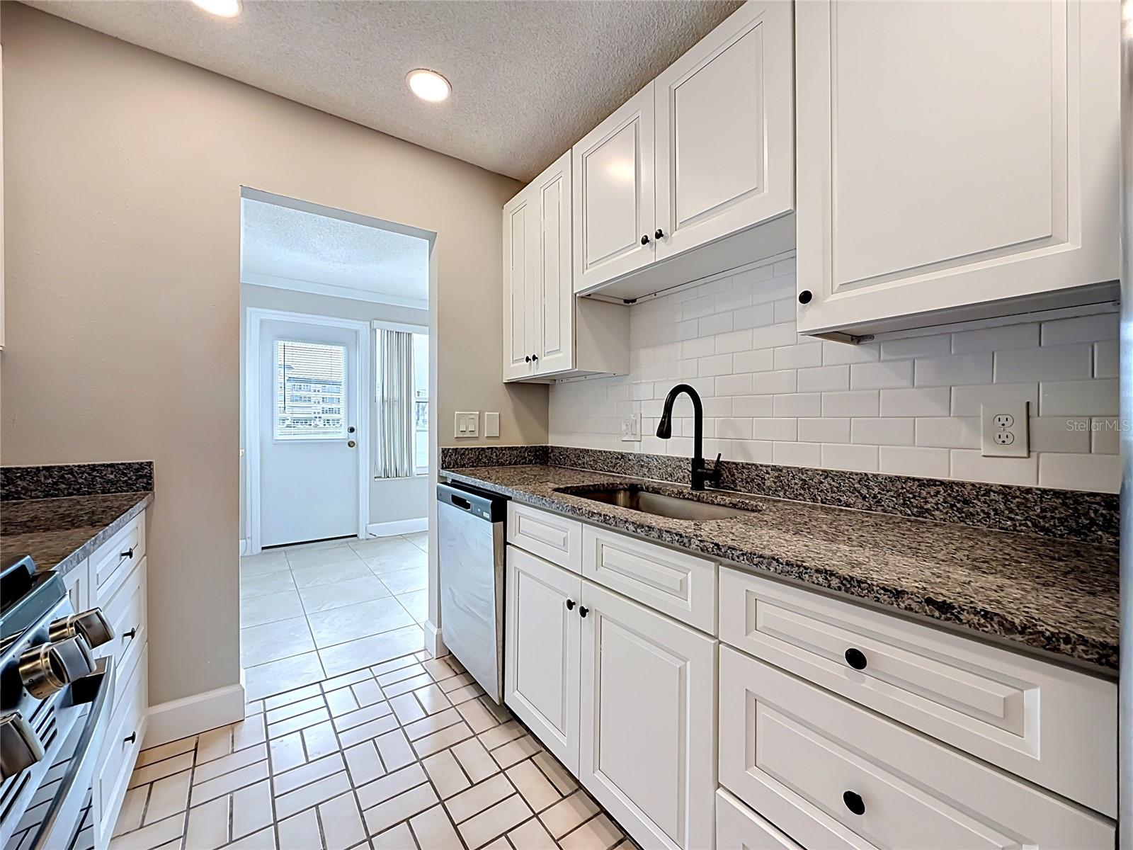 6025 Shore Blvd S #106 Property Photo 14