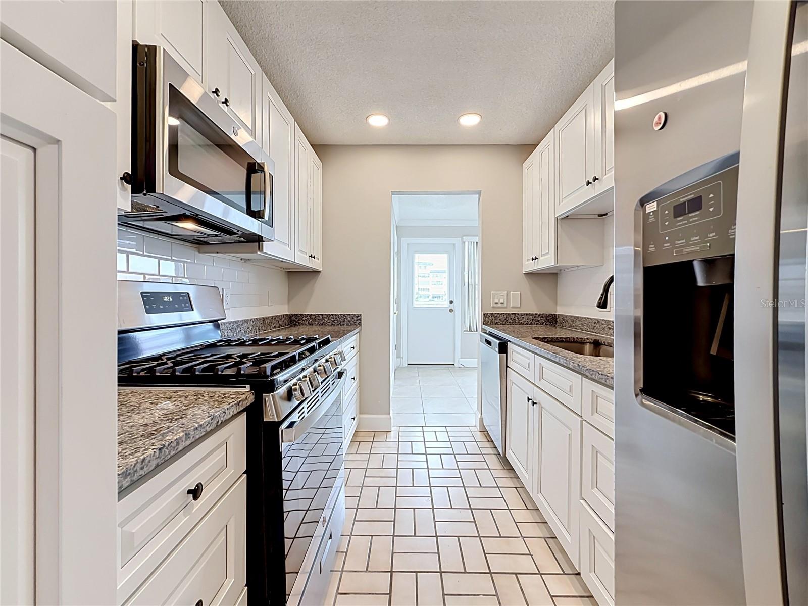 6025 Shore Blvd S #106 Property Photo 15