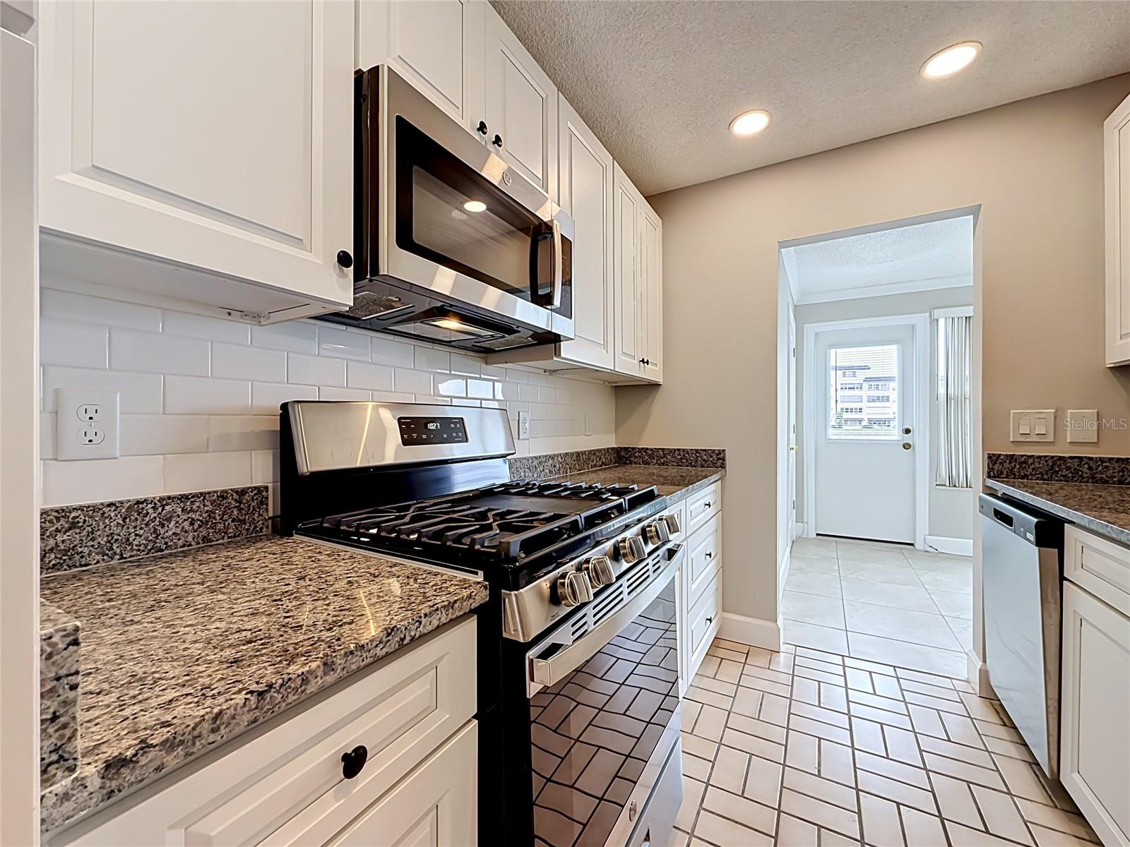 6025 Shore Blvd S #106 Property Photo 16