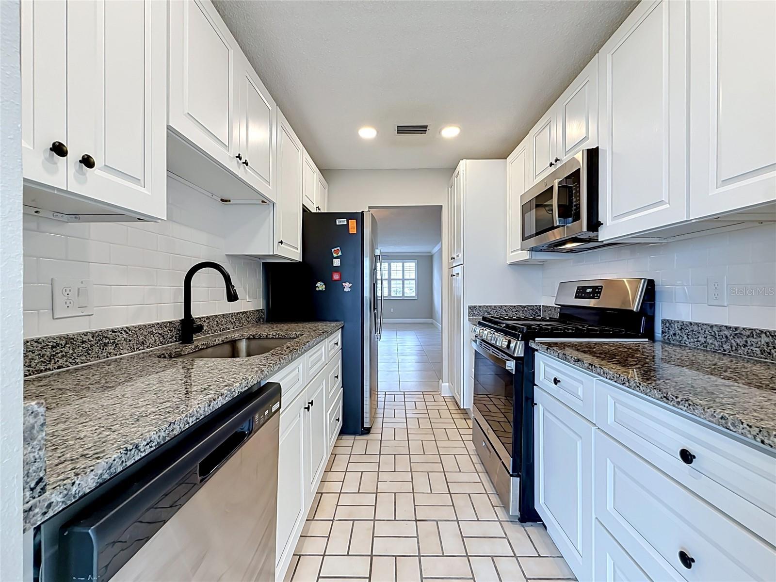 6025 Shore Blvd S #106 Property Photo 17