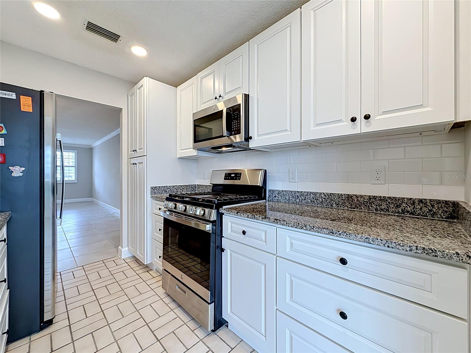 6025 Shore Blvd S #106 Property Photo 18