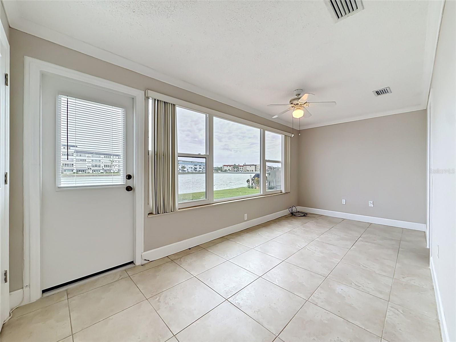 6025 Shore Blvd S #106 Property Photo 27