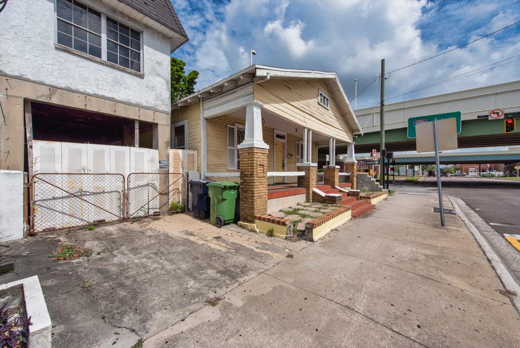 1406 N Howard Ave Property Photo 9