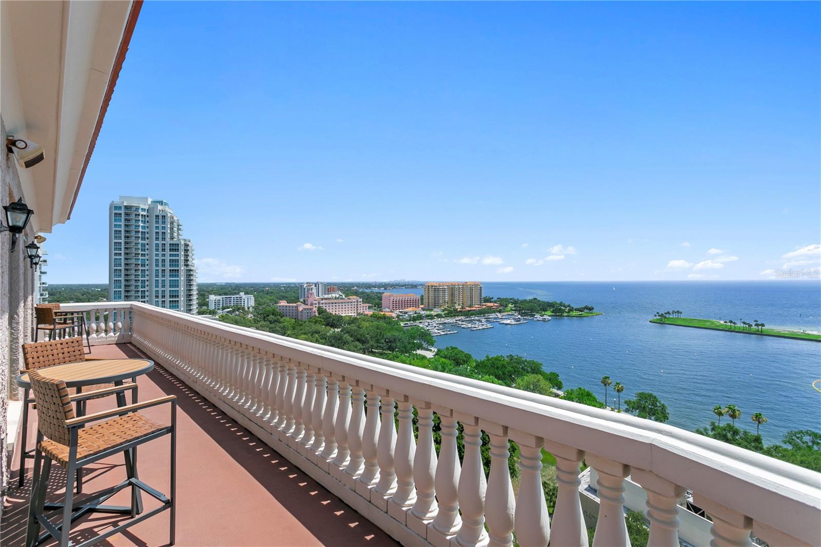 288 Beach Dr Ne #ph-2a Property Photo 1