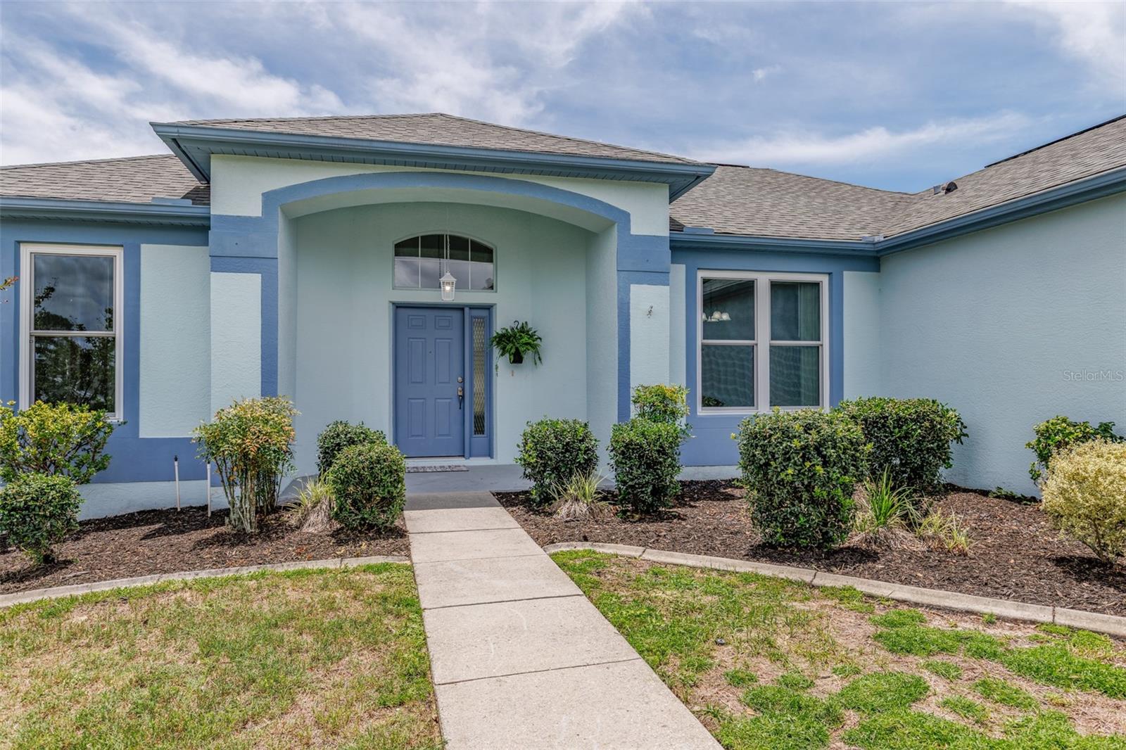 210 W REXFORD DR Property Photo 1
