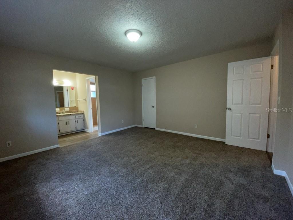 10910 Se 51st Ct Property Photo 5