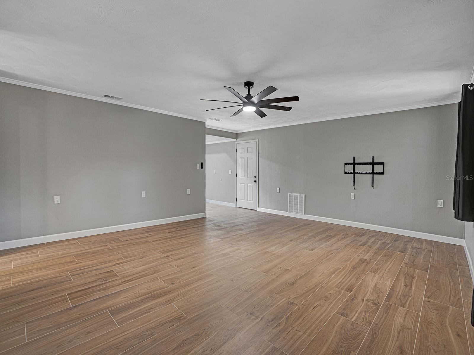 8310 Liman Dr Property Photo 4
