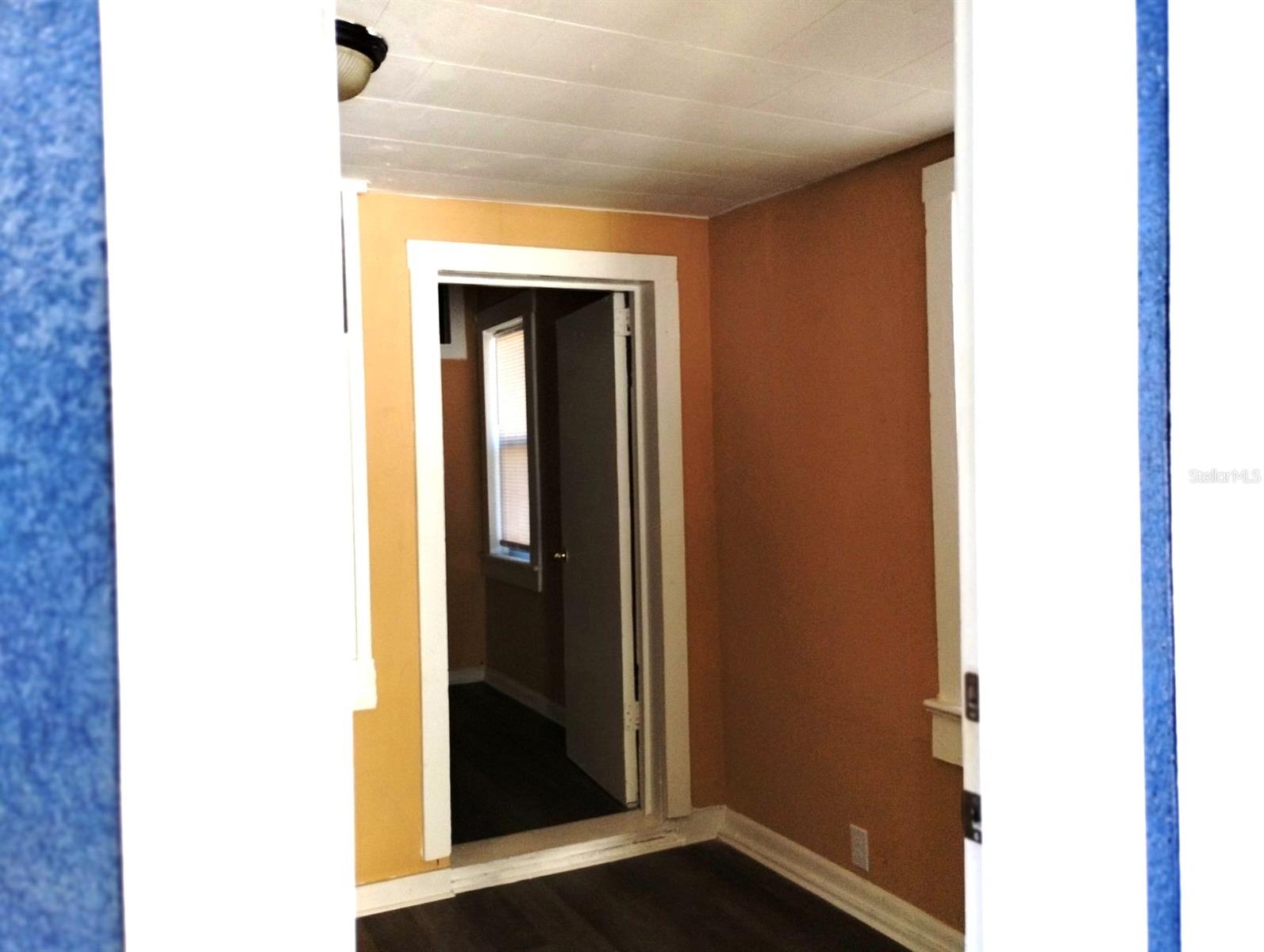 418 E Amelia Ave #d Property Photo 4