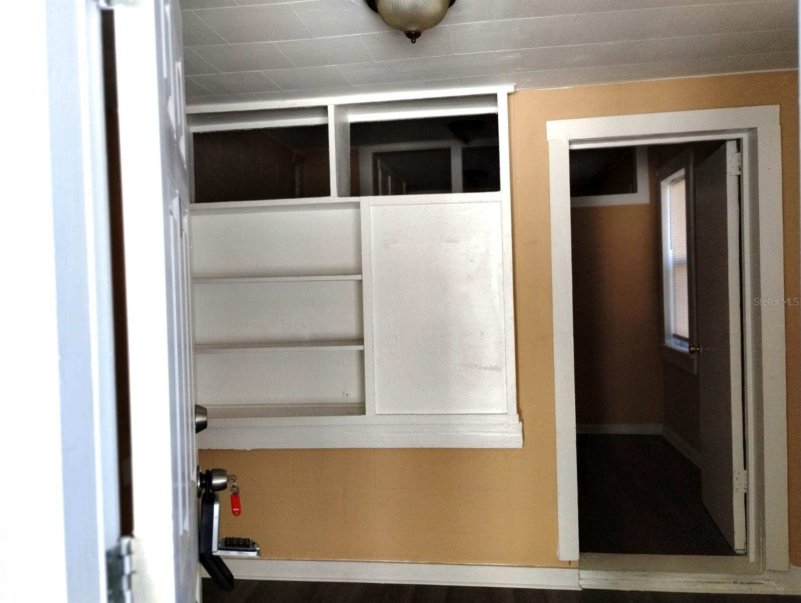 418 E Amelia Ave #d Property Photo 5