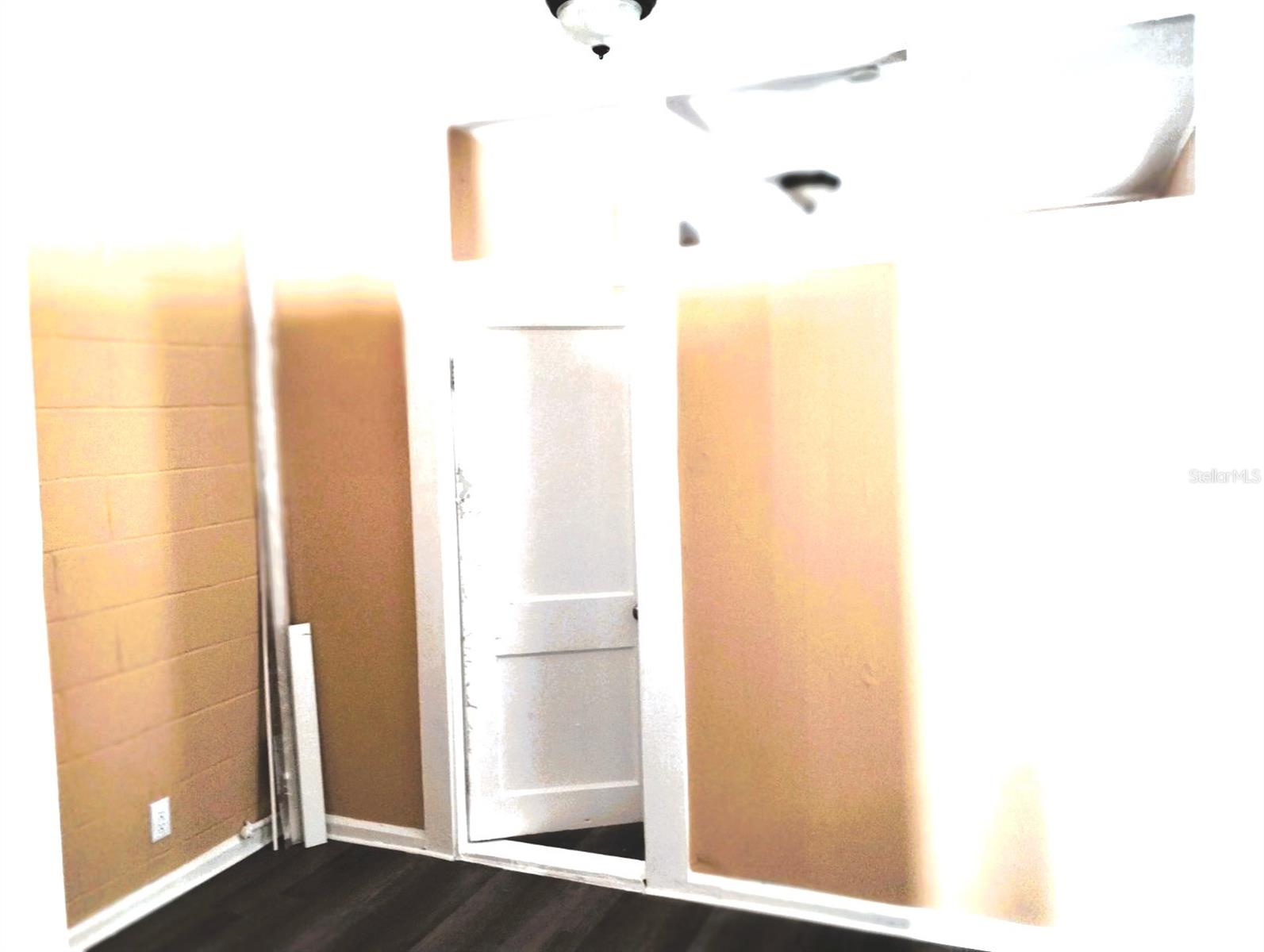 418 E Amelia Ave #d Property Photo 7