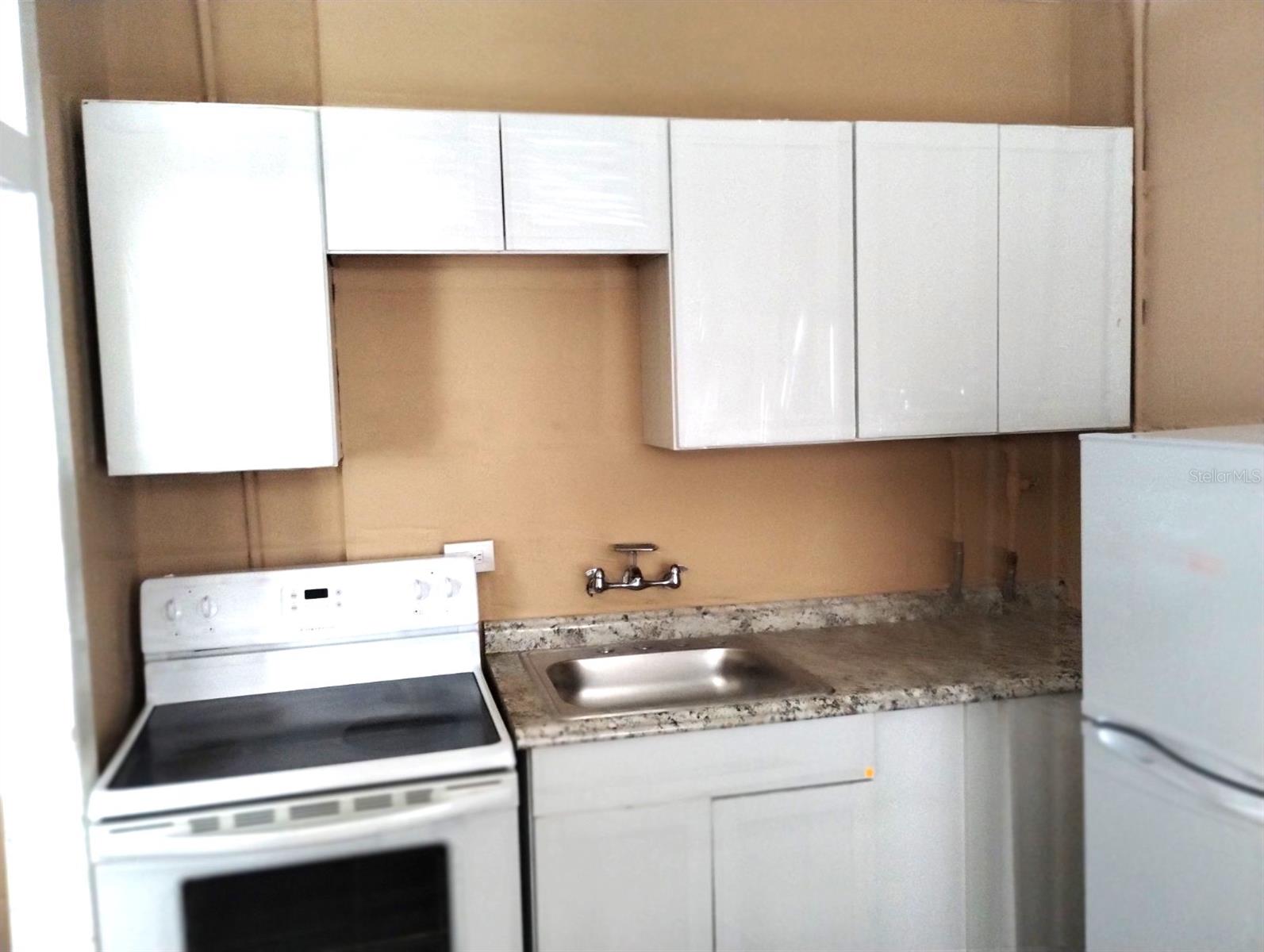 418 E Amelia Ave #d Property Photo 13